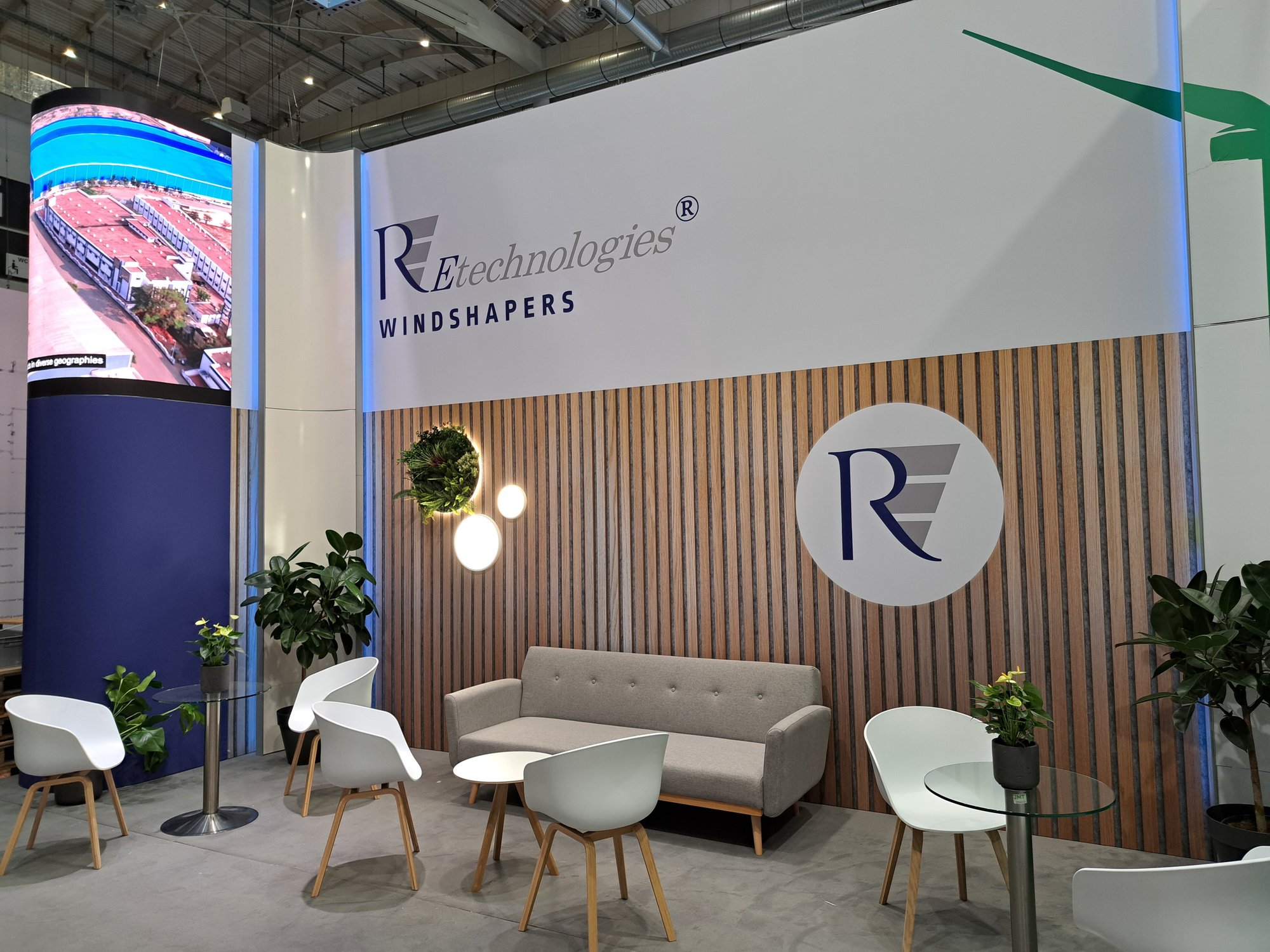 Customised exhibition stand for RE Technologies GmbH at Windenergy 2024 in Hamburg